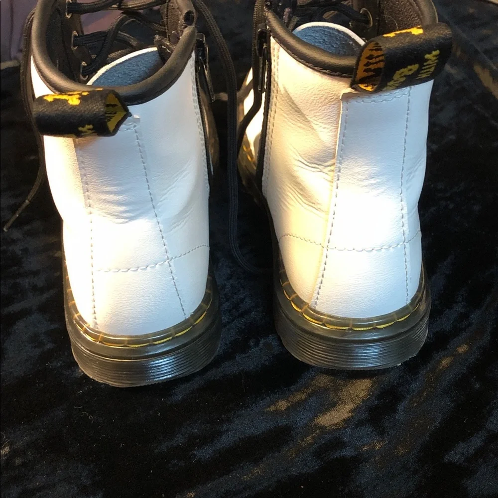 Doc Martens kids Classic Combat Boots 2